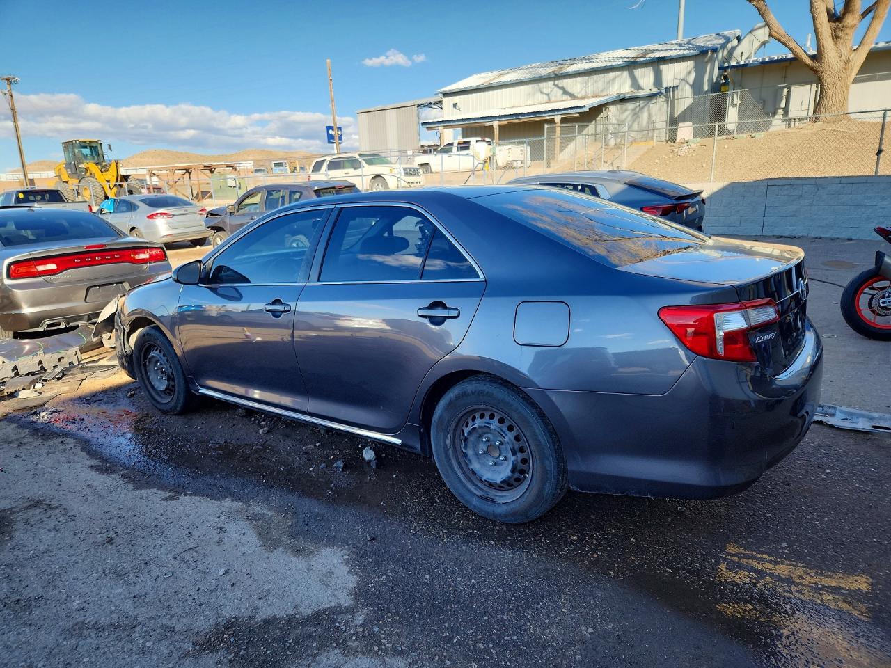 2014 TOYOTA CAMRY LE photo 2