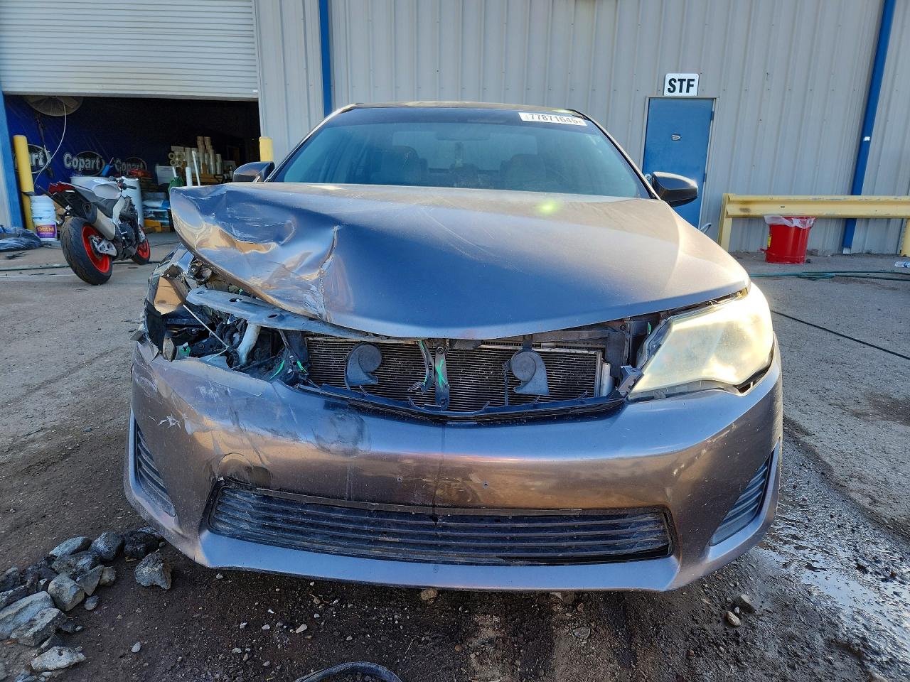 2014 TOYOTA CAMRY LE photo 5