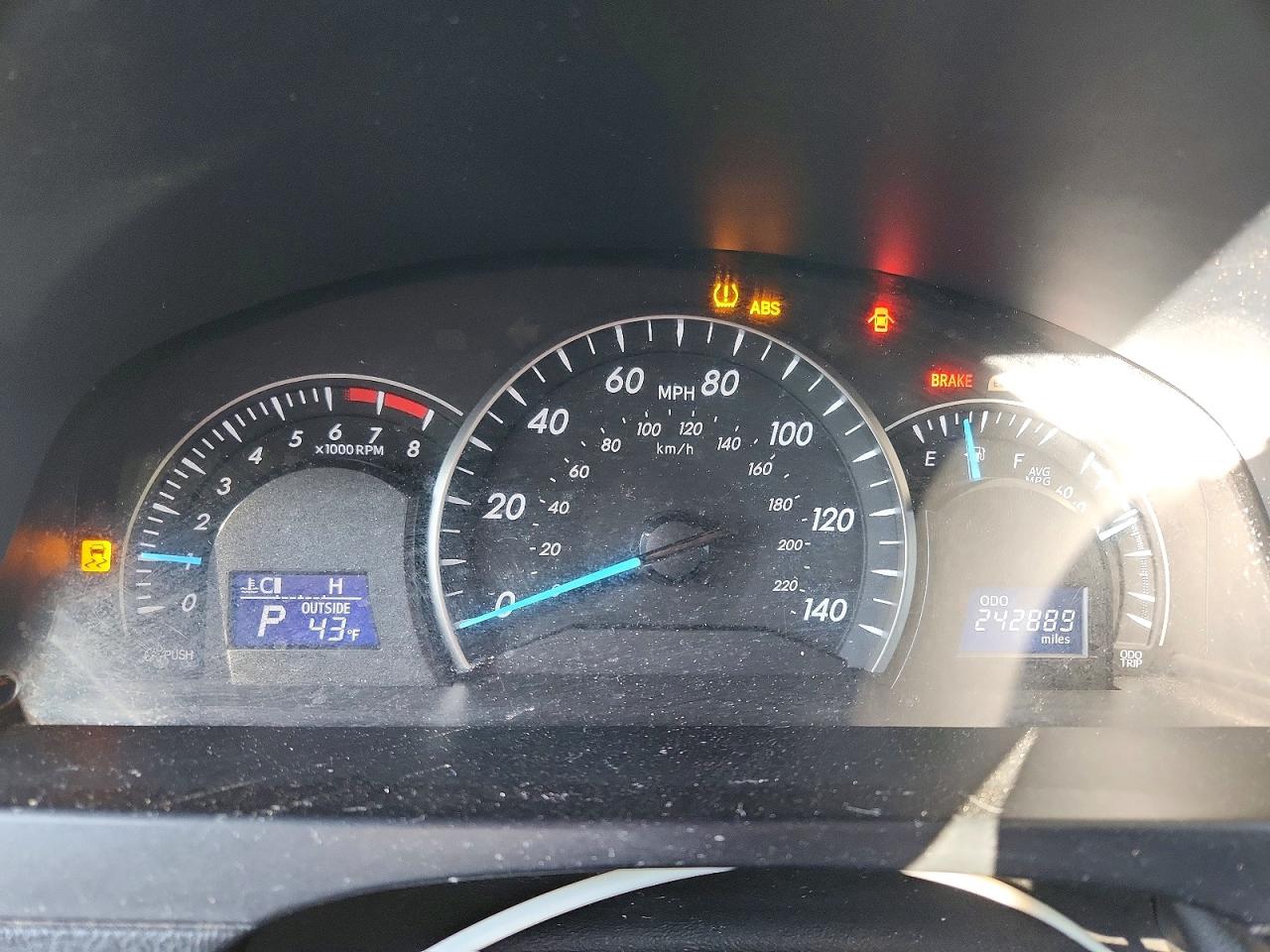 2014 TOYOTA CAMRY LE photo 9