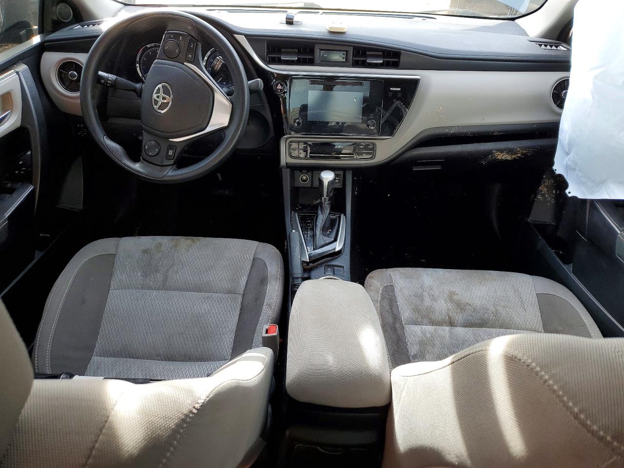 2017 TOYOTA COROLLA photo 15