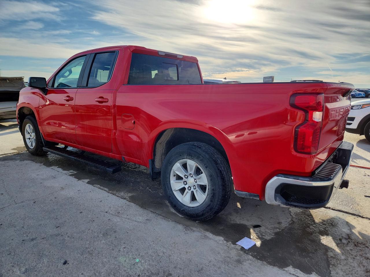 2021 CHEVROLET SILVERADO C1500 LT photo 2