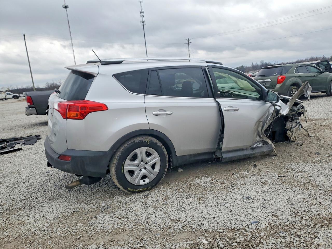 2015 TOYOTA RAV4 LE photo 5