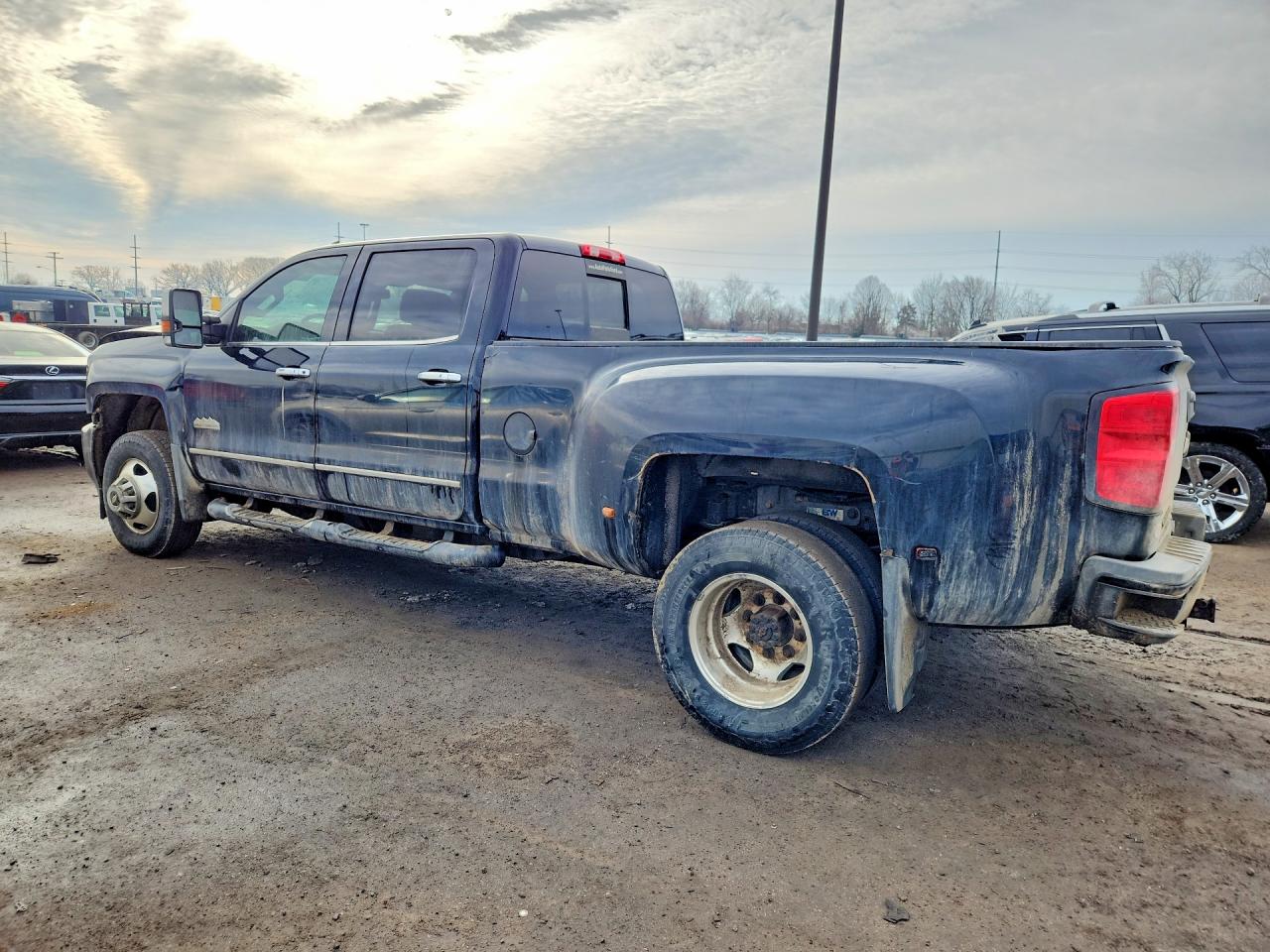 2019 CHEVROLET SILVERADO K3500 HIGH COUNTRY photo 4