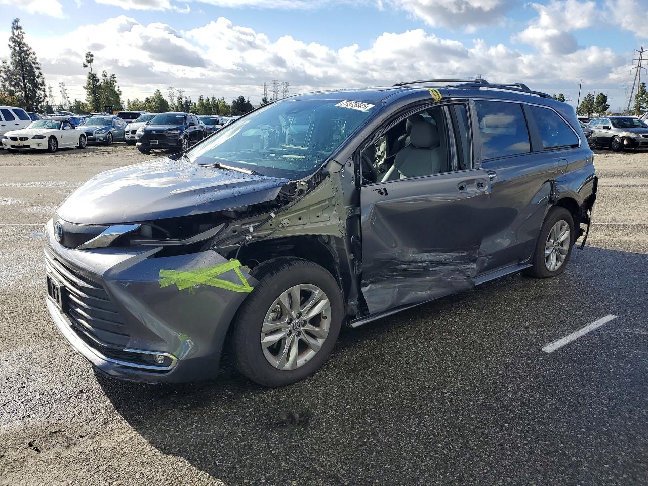2025 TOYOTA SIENNA