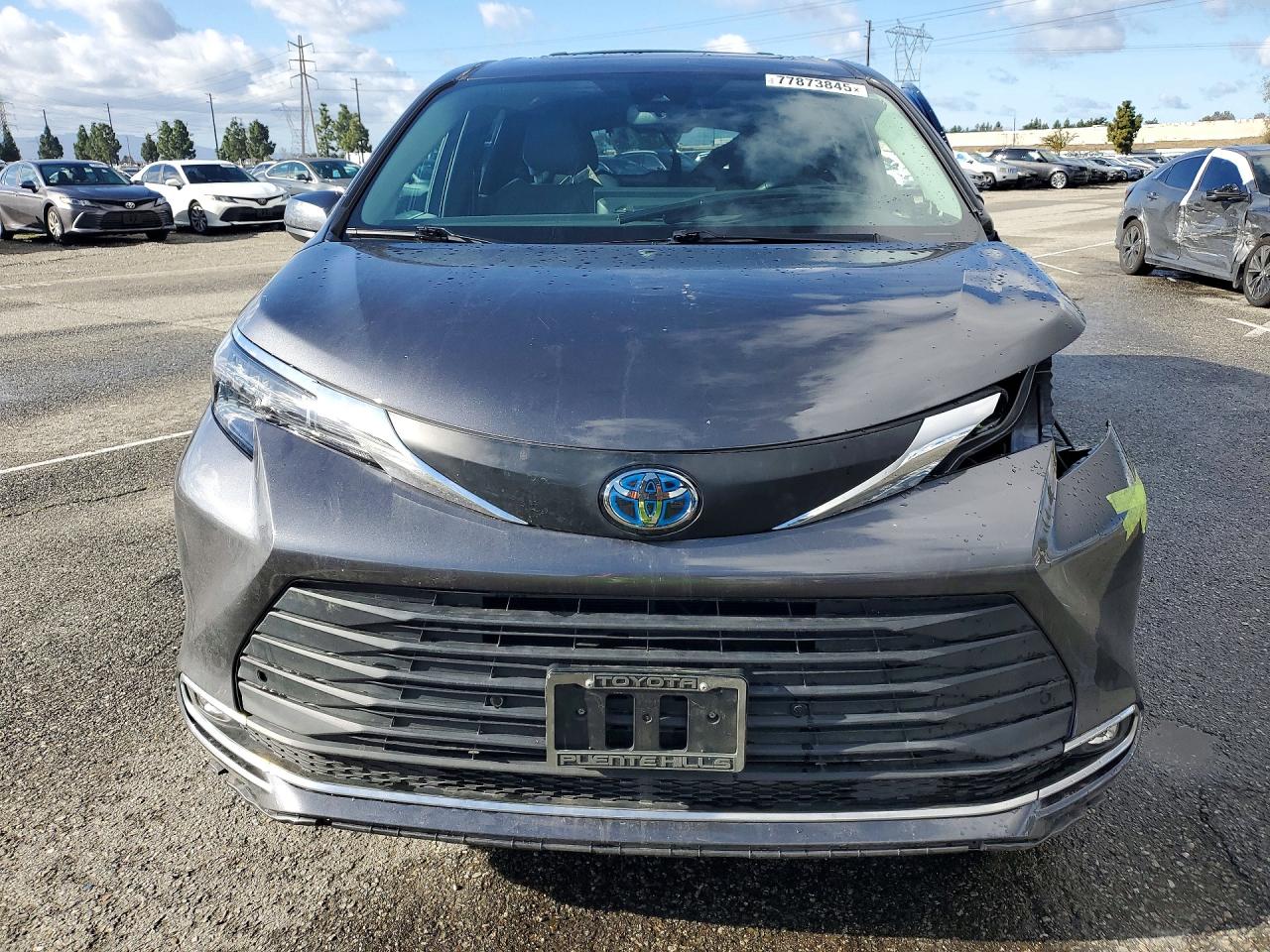 2025 TOYOTA SIENNA XLE 7-PASSENGER photo 5