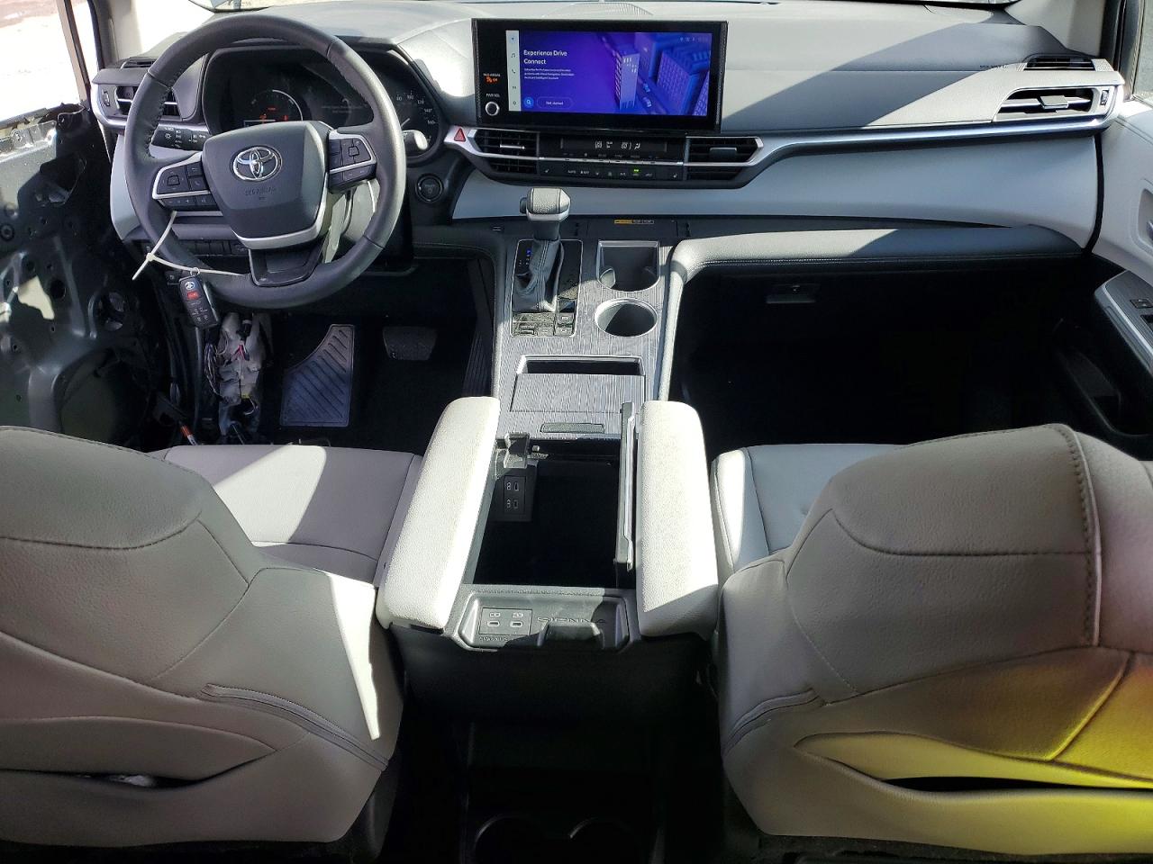 2025 TOYOTA SIENNA XLE 7-PASSENGER photo 8