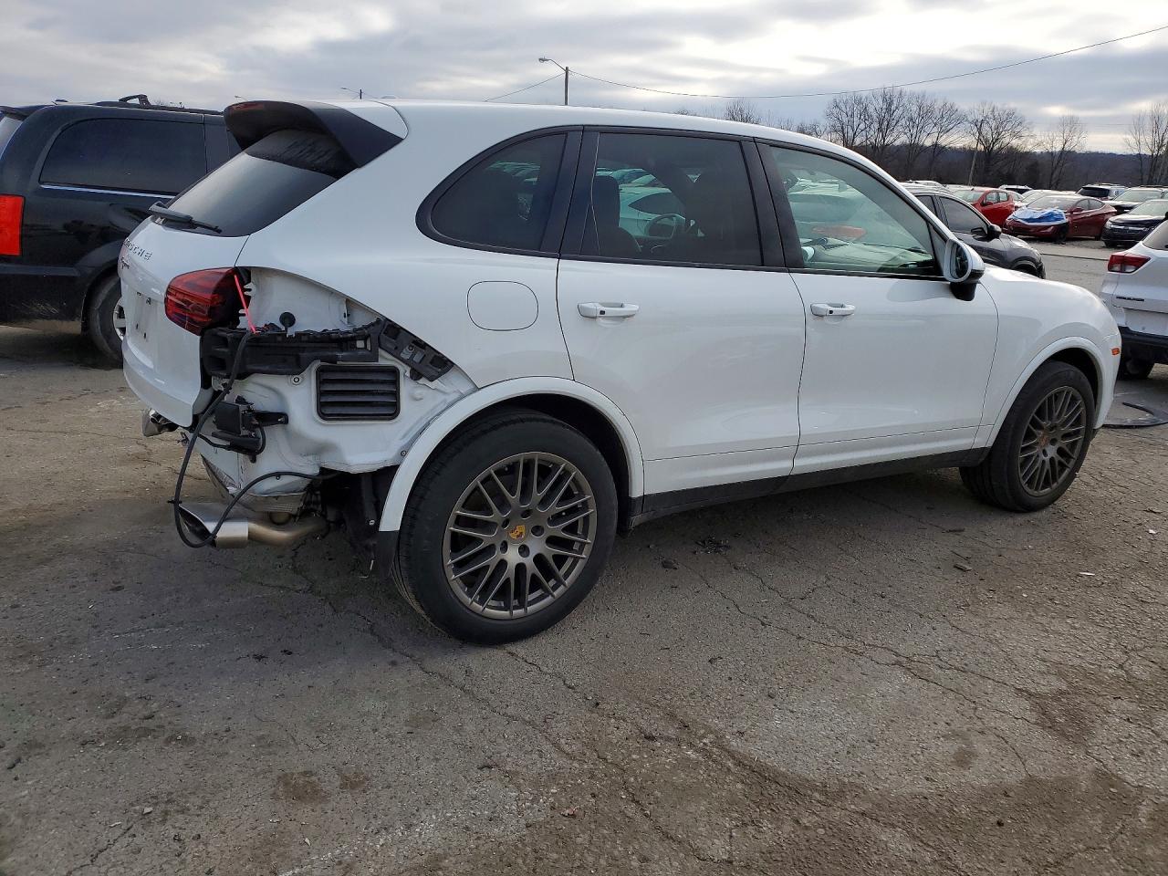 2017 PORSCHE CAYENNE photo 5