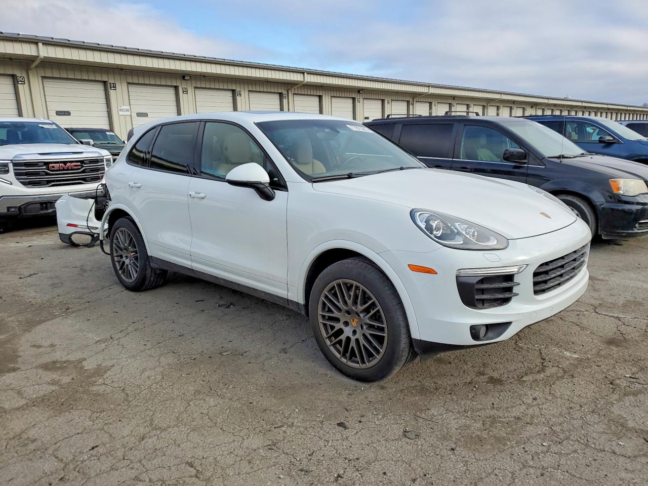 2017 PORSCHE CAYENNE photo 7