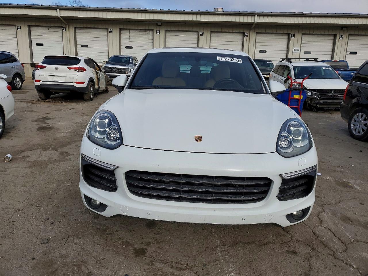 2017 PORSCHE CAYENNE photo 9