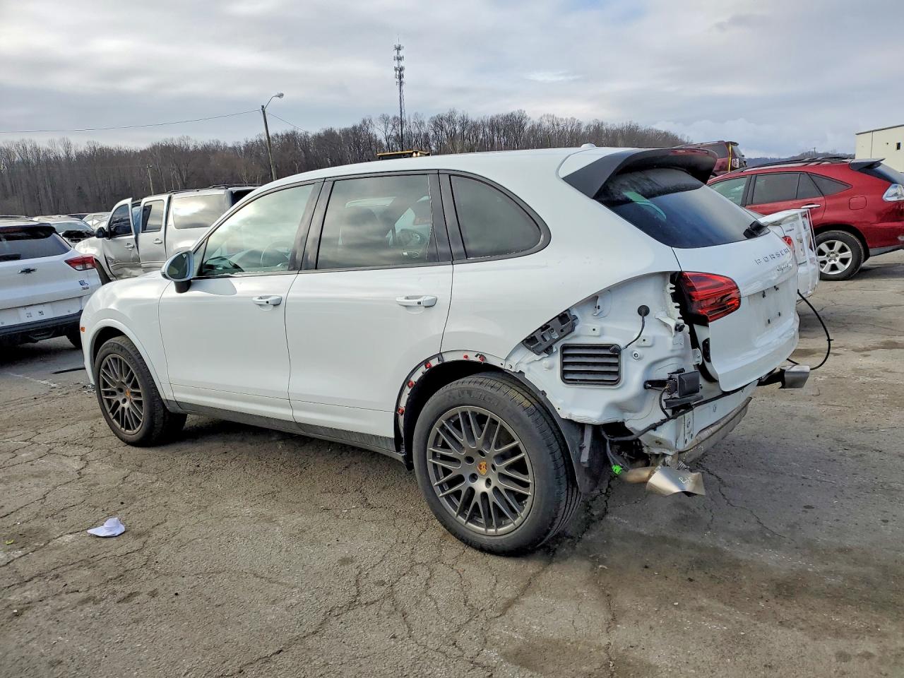2017 PORSCHE CAYENNE photo 3
