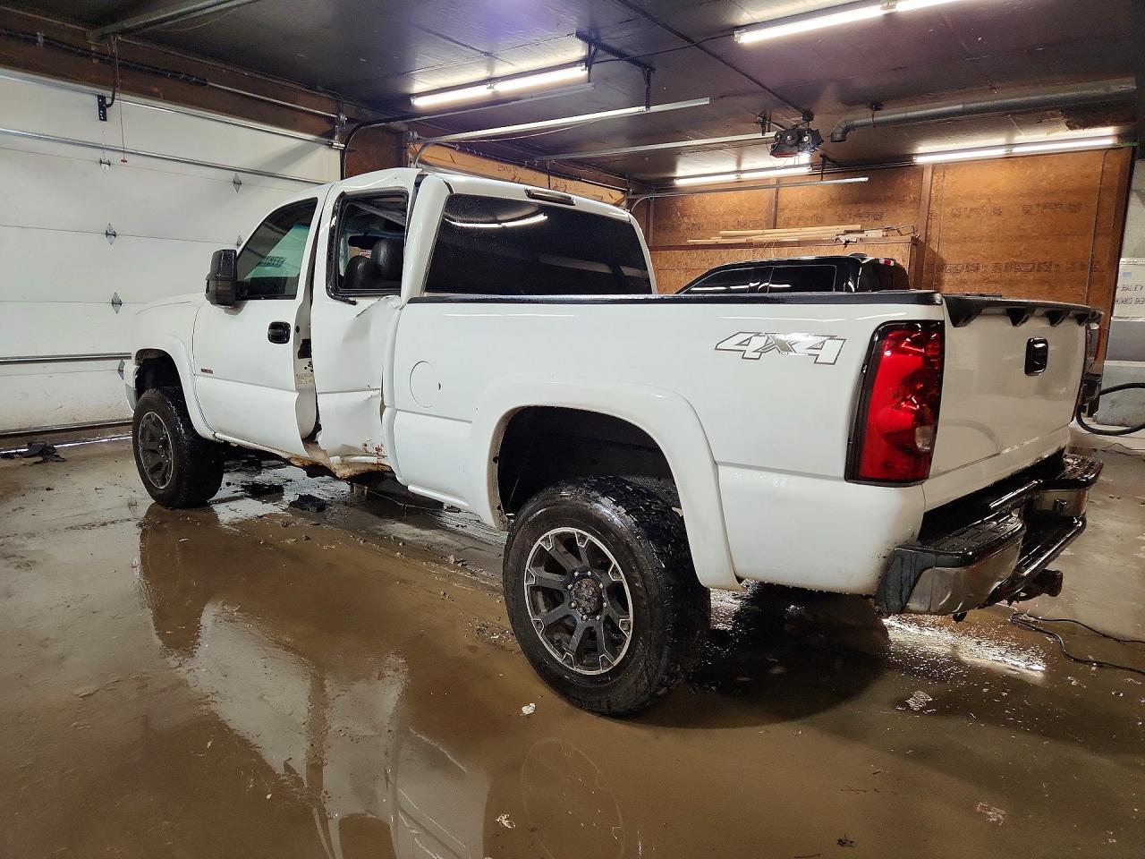 2004 CHEVROLET SILVERADO K2500 HEAVY DUTY photo 2