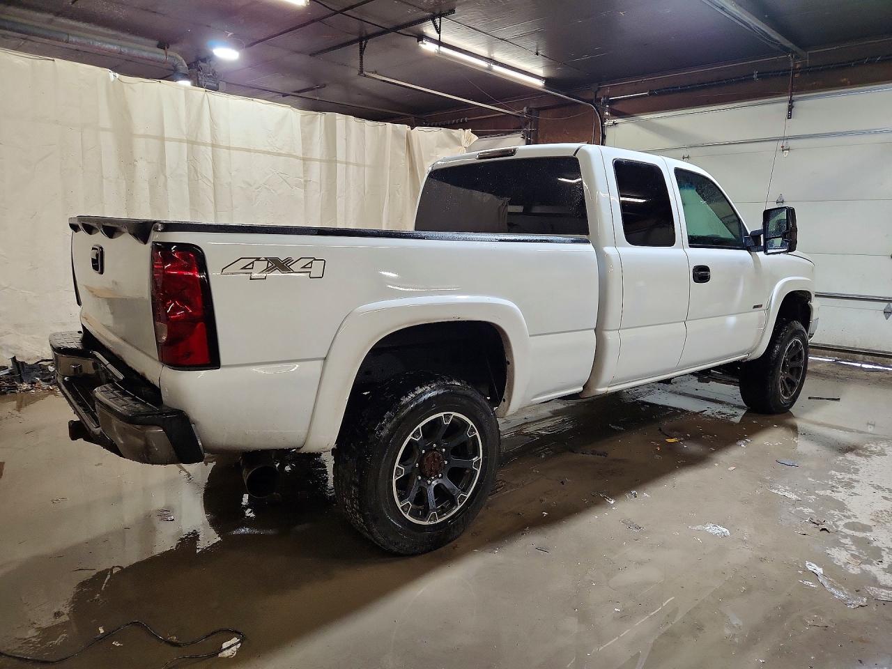 2004 CHEVROLET SILVERADO K2500 HEAVY DUTY photo 3