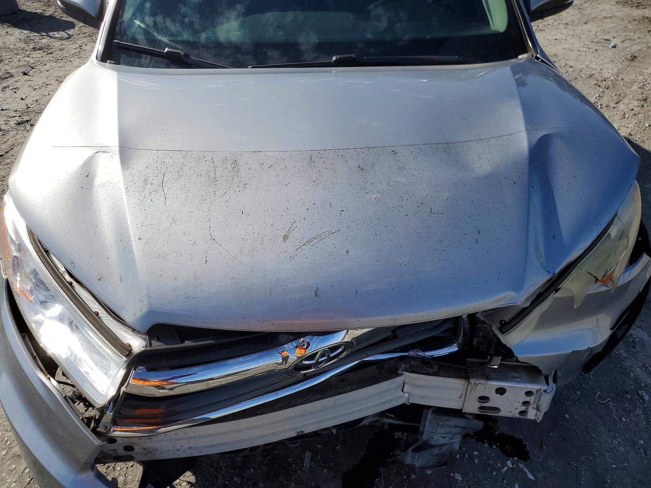 2016 TOYOTA HIGHLANDER XLE photo 12