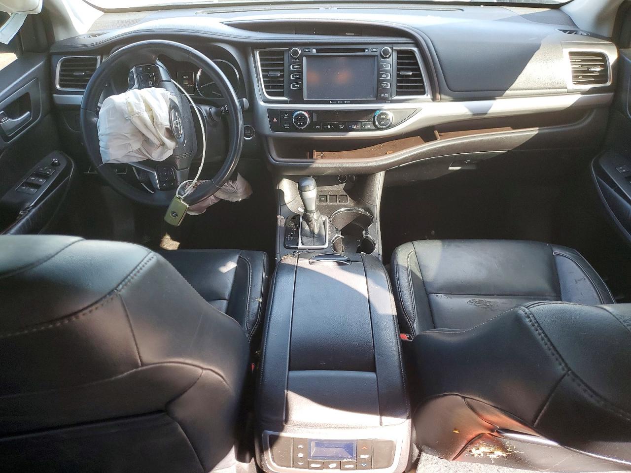 2016 TOYOTA HIGHLANDER XLE photo 8