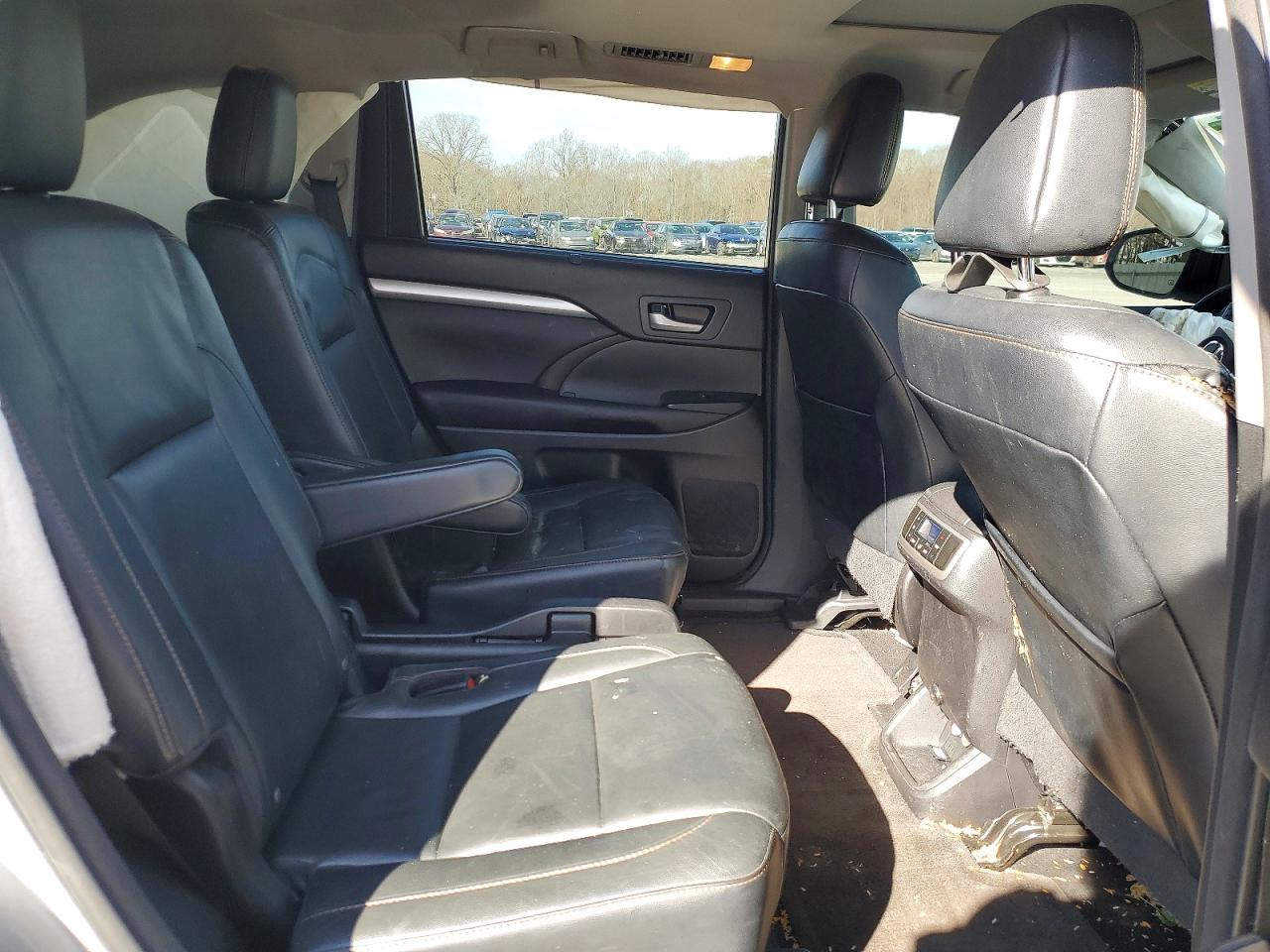 2016 TOYOTA HIGHLANDER XLE photo 11