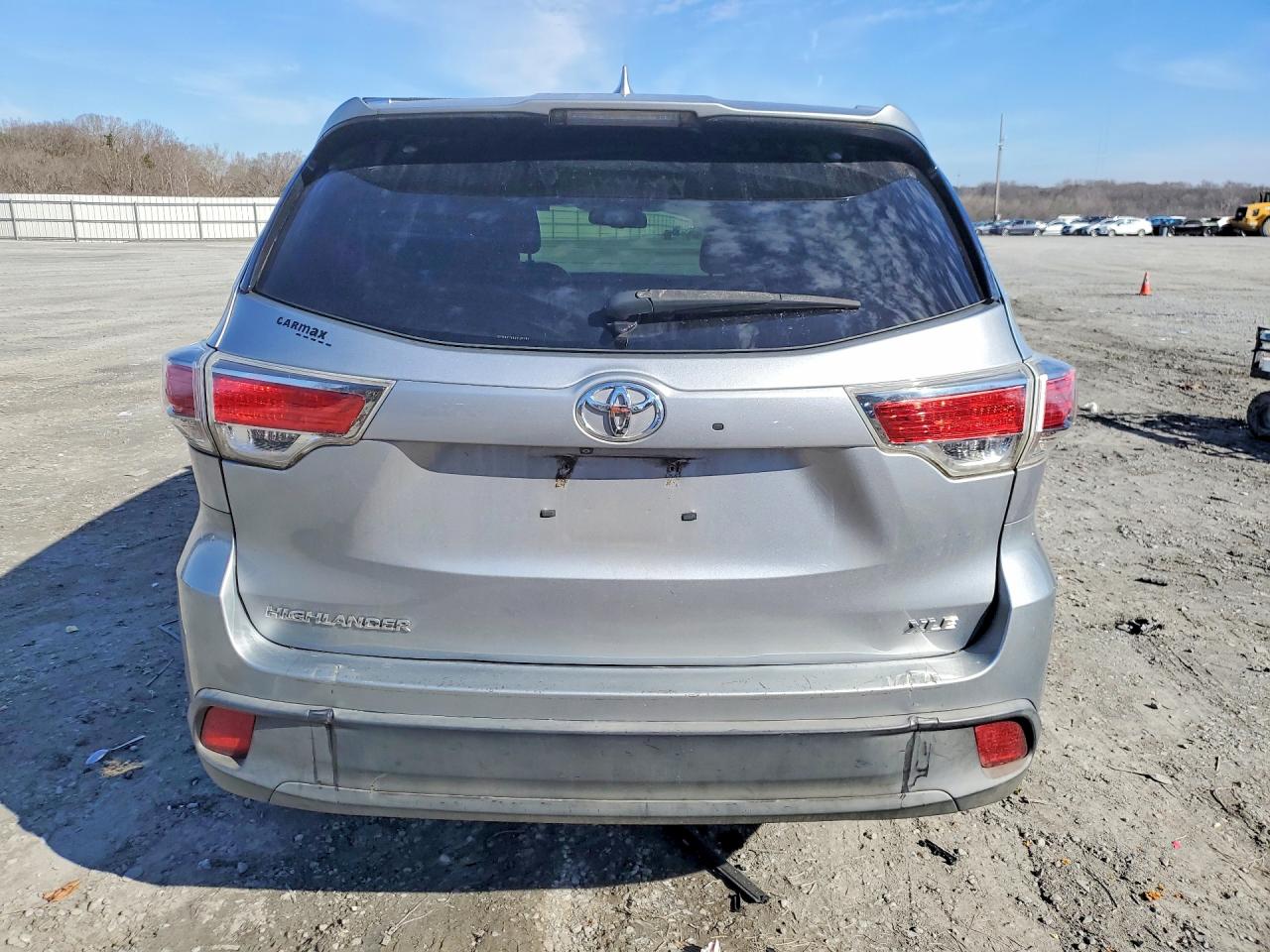 2016 TOYOTA HIGHLANDER XLE photo 6