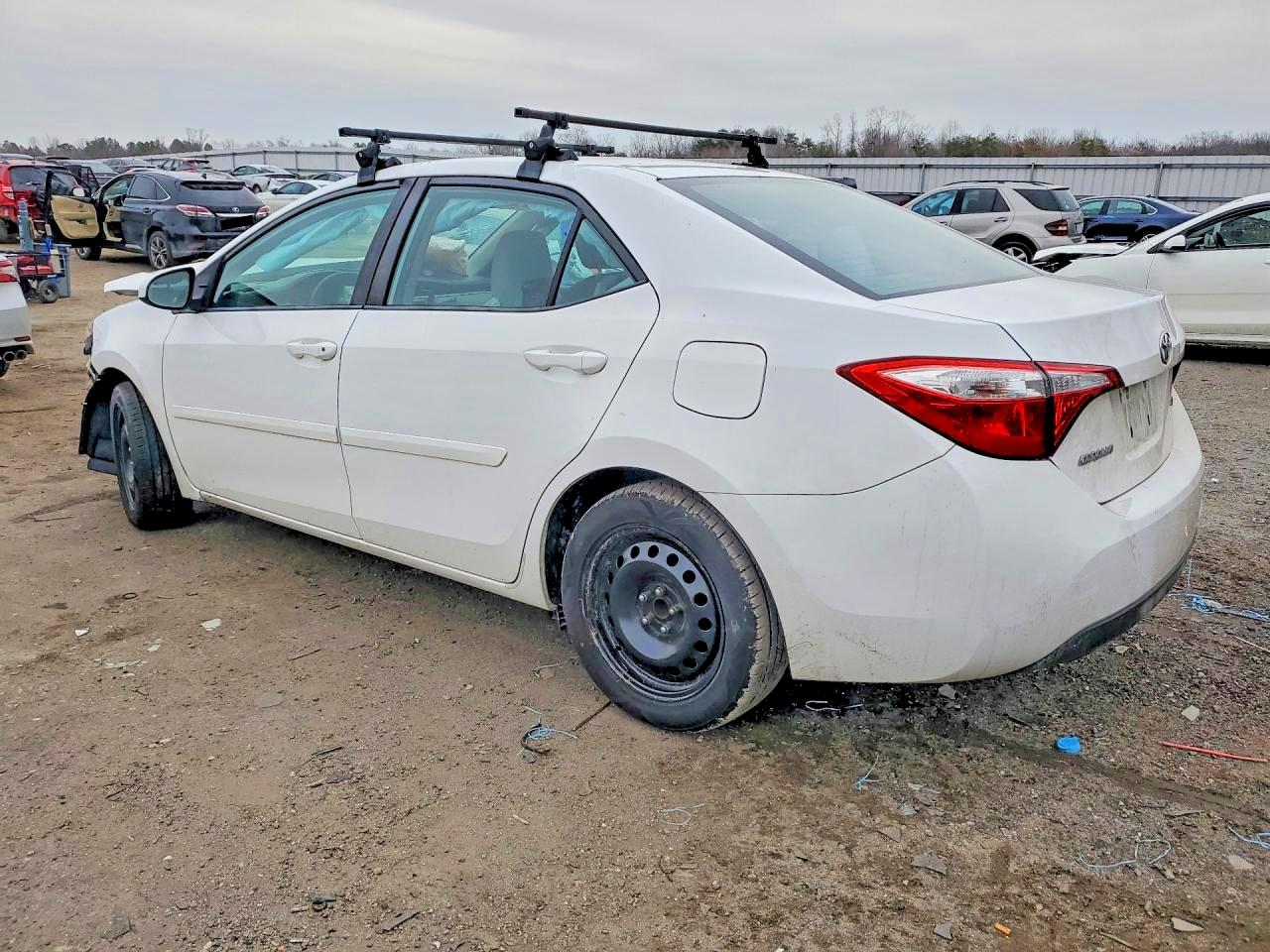 2015 TOYOTA COROLLA LE photo 3