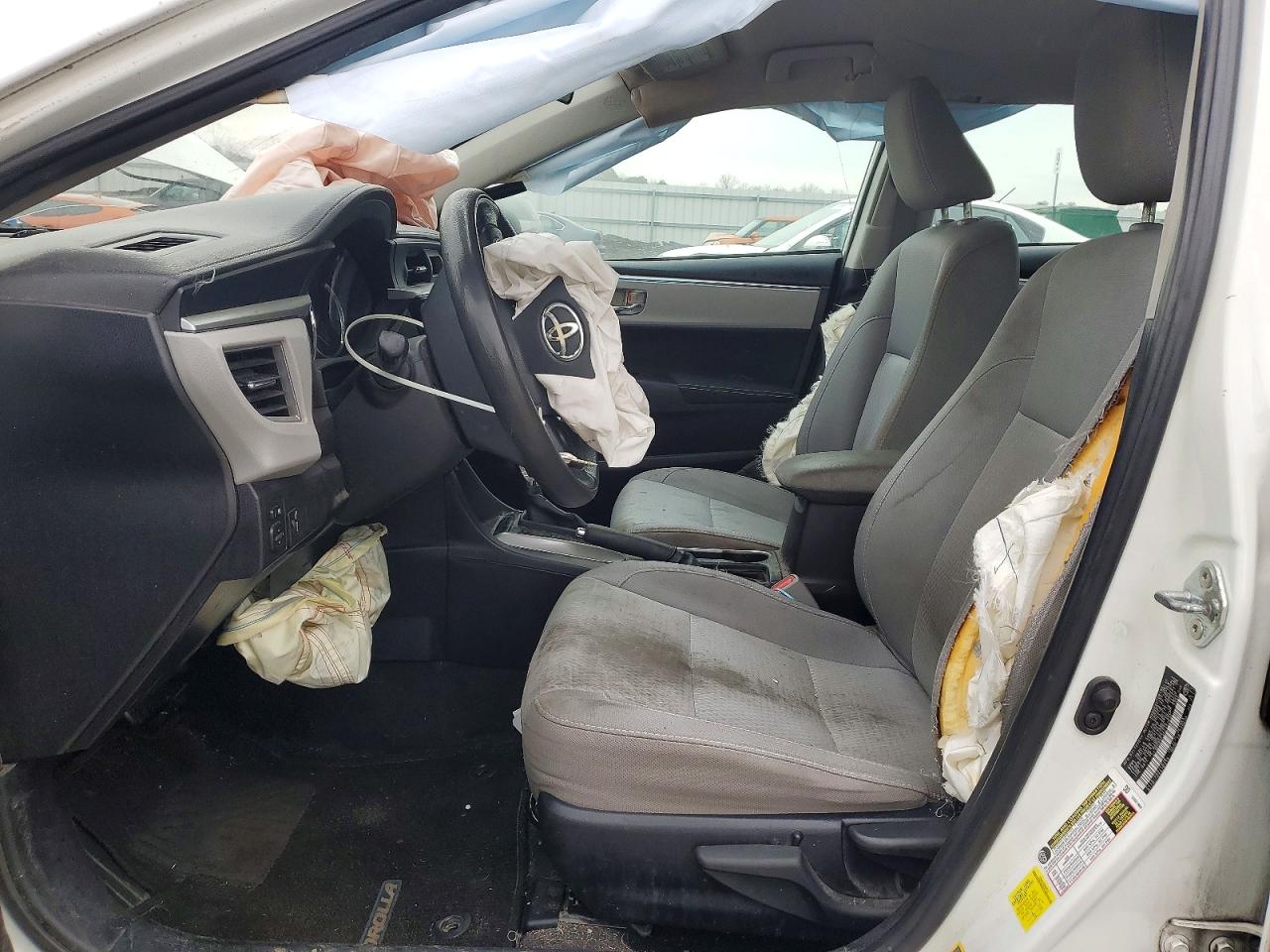 2015 TOYOTA COROLLA LE photo 13