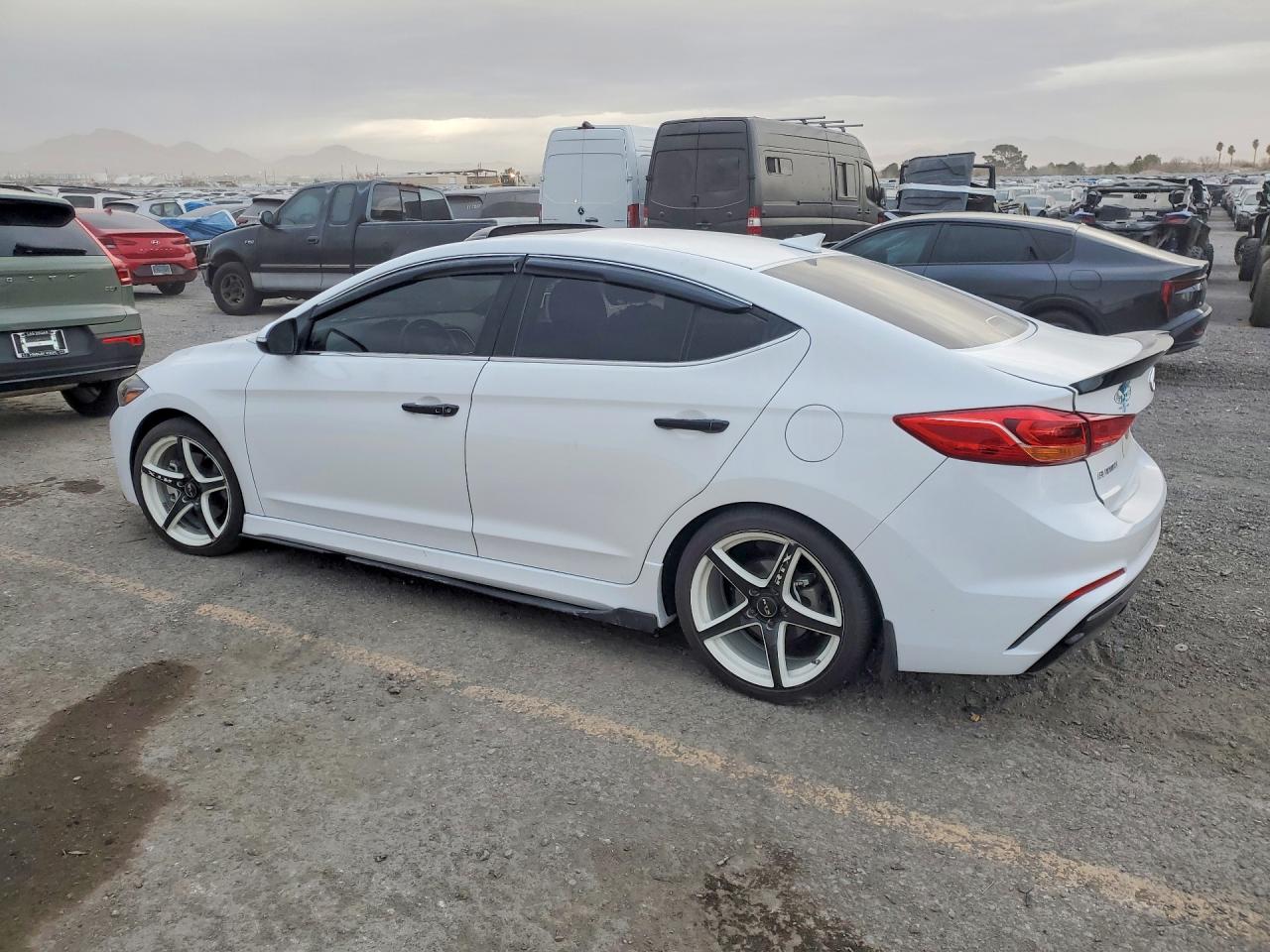 2018 HYUNDAI ELANTRA SPORT photo 2