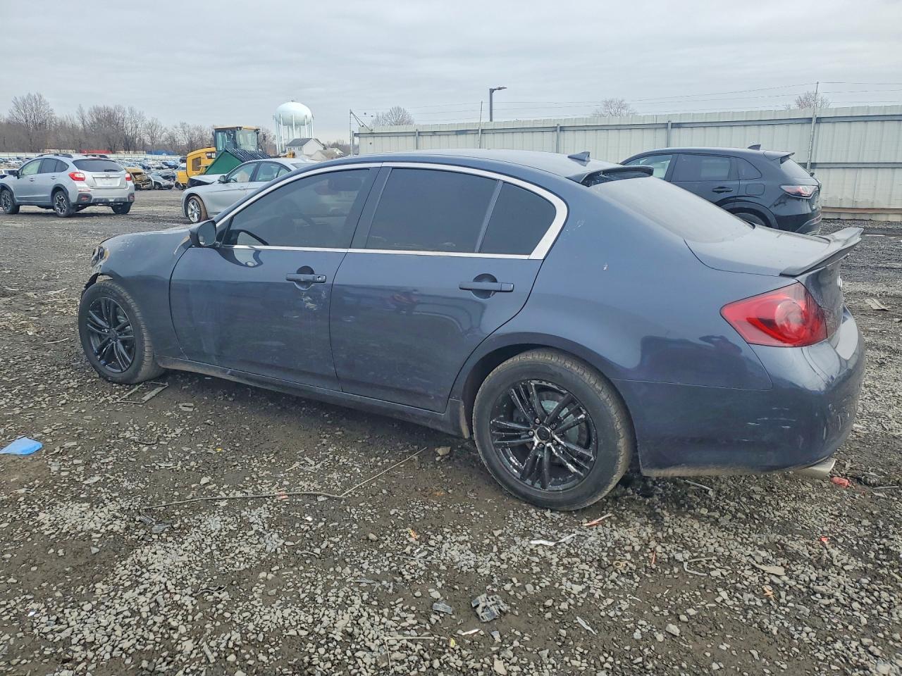 2011 INFINITI G37 photo 3