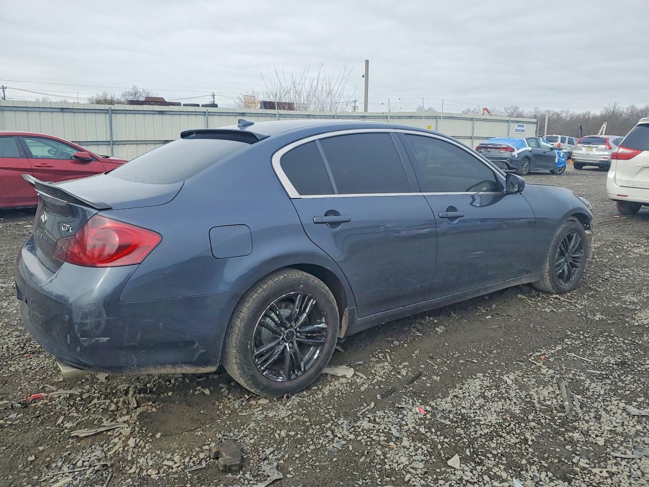 2011 INFINITI G37 photo 5