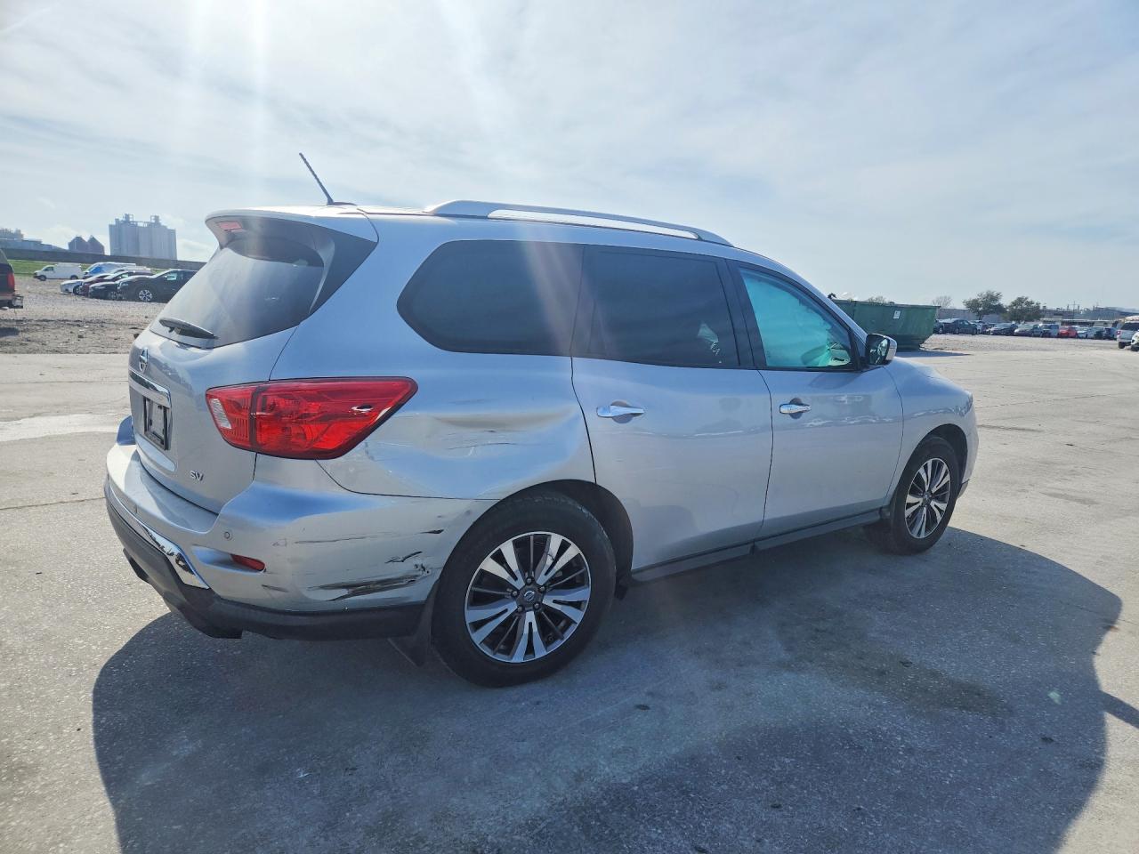 2017 NISSAN PATHFINDER S photo 3