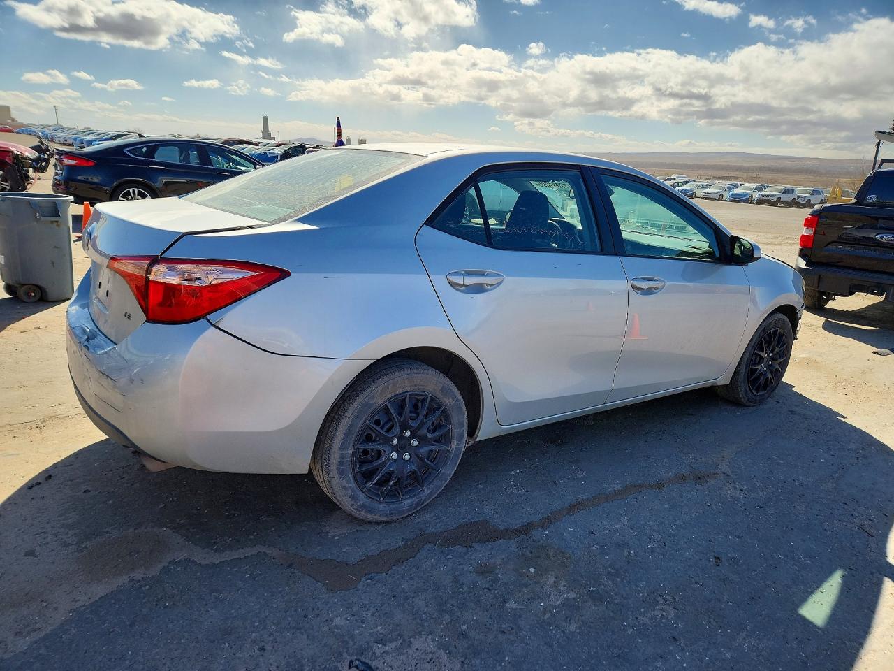 2019 TOYOTA COROLLA LE photo 3