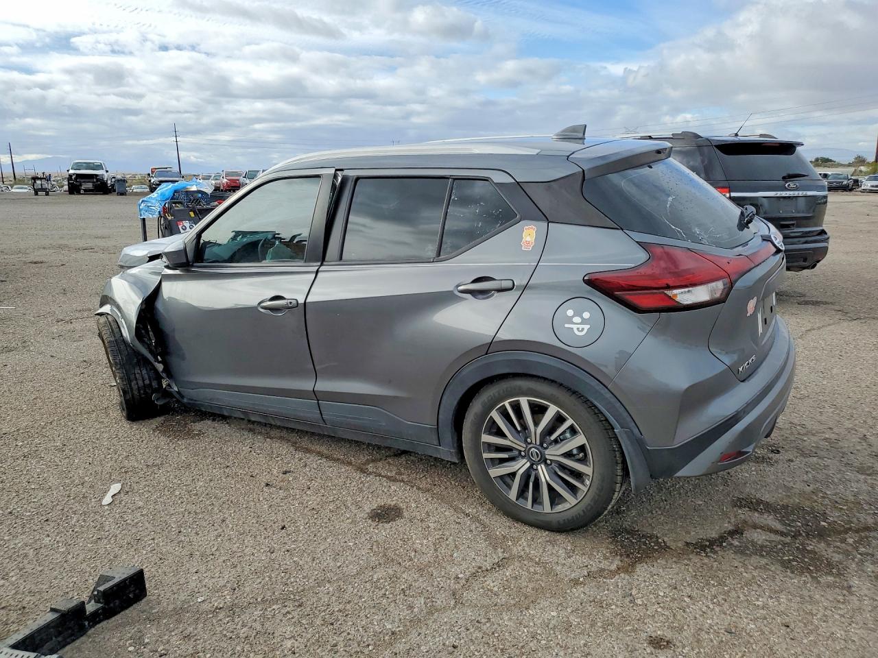2021 NISSAN KICKS photo 4