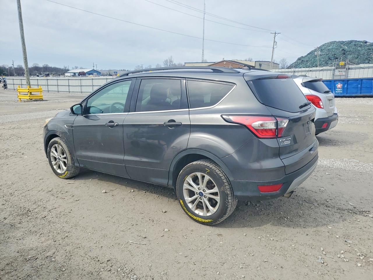 2017 FORD ESCAPE SE photo 2