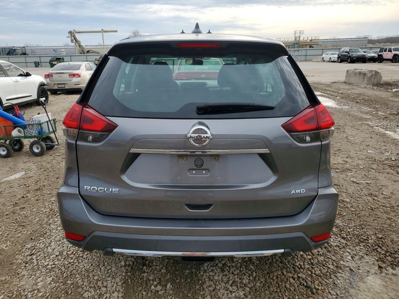 2018 NISSAN ROGUE S photo 6