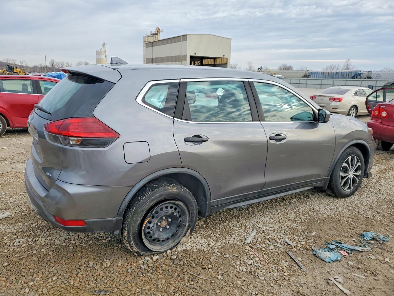 2018 NISSAN ROGUE S photo 3