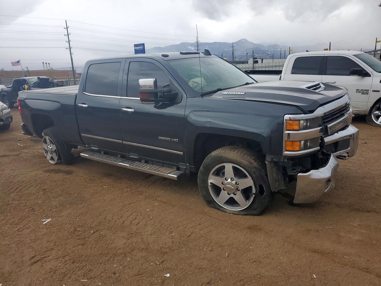 2017 CHEVROLET SILVERADO K2500 HEAVY DUTY LTZ photo 4