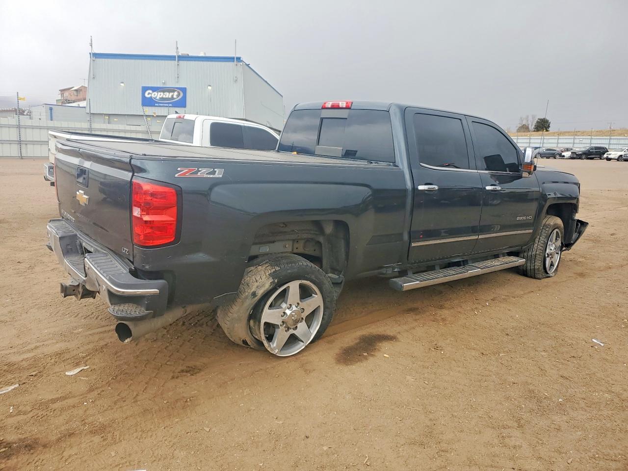 2017 CHEVROLET SILVERADO K2500 HEAVY DUTY LTZ photo 3