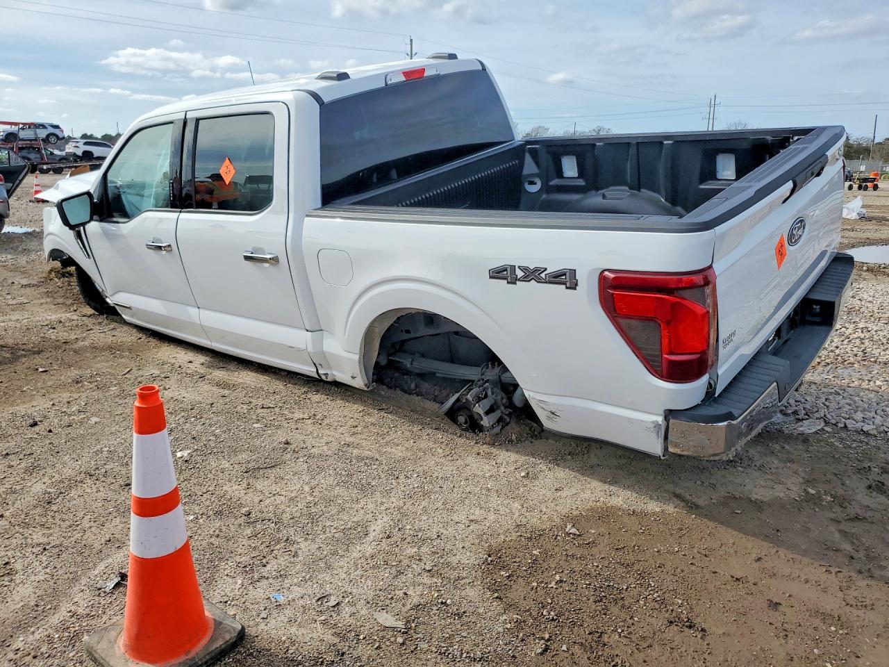 2024 FORD F150 XLT photo 3