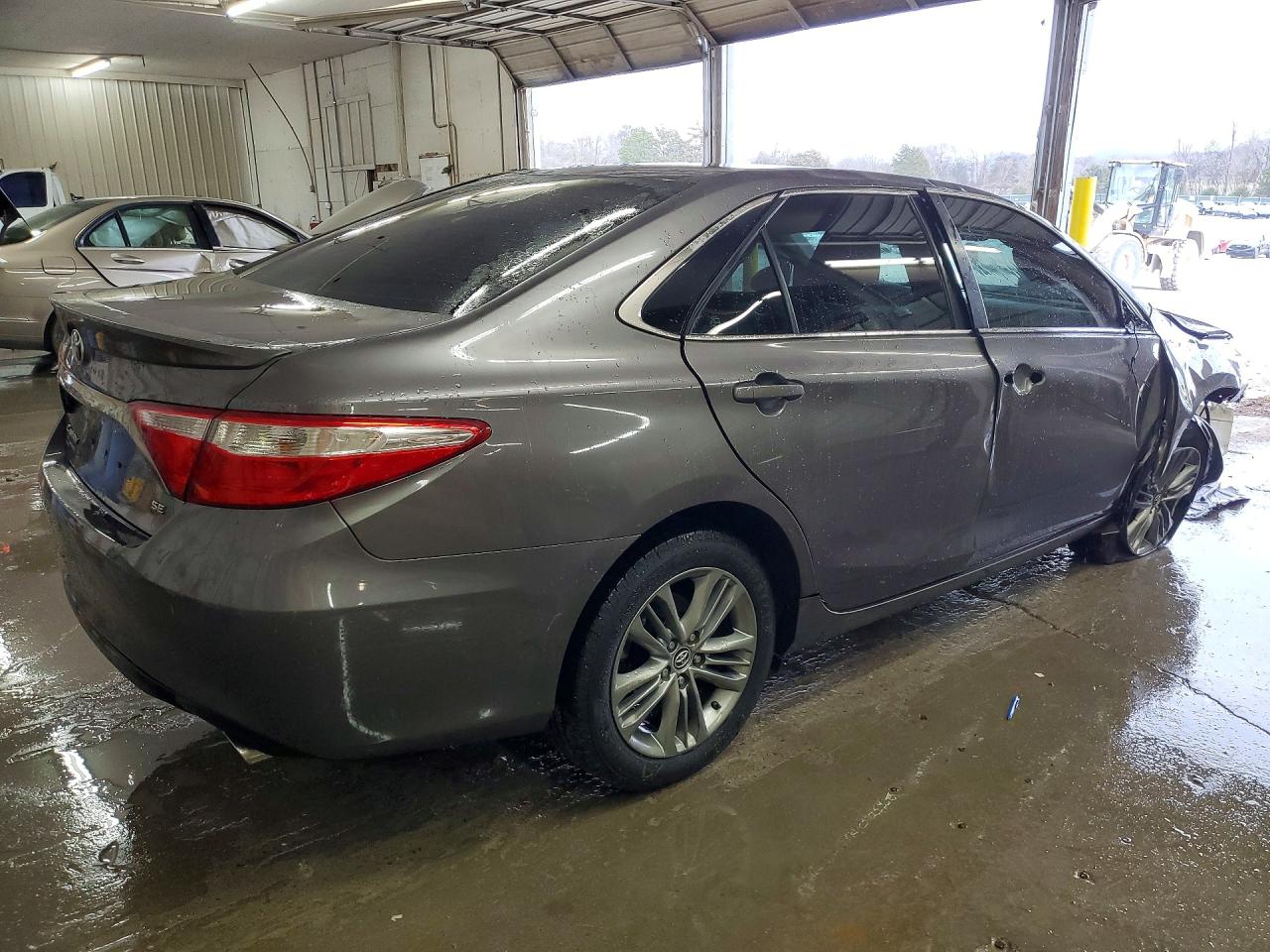 2015 TOYOTA CAMRY SE photo 3