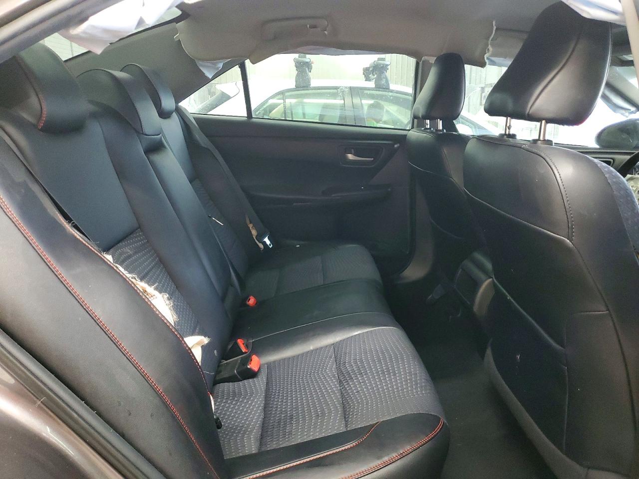 2015 TOYOTA CAMRY SE photo 10