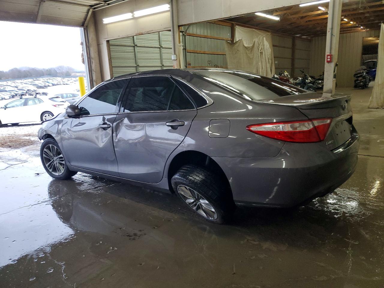 2015 TOYOTA CAMRY SE photo 2