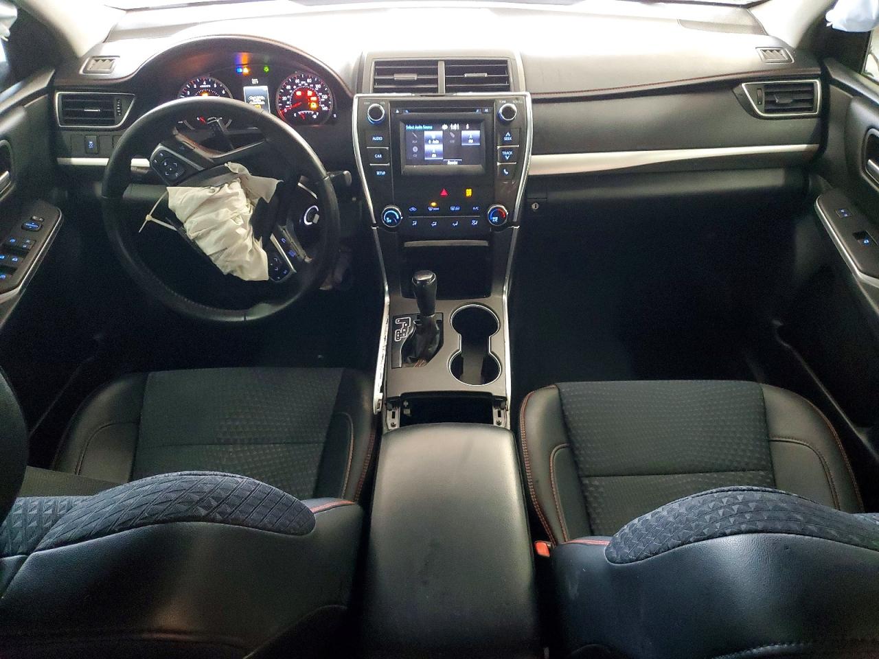 2015 TOYOTA CAMRY SE photo 8