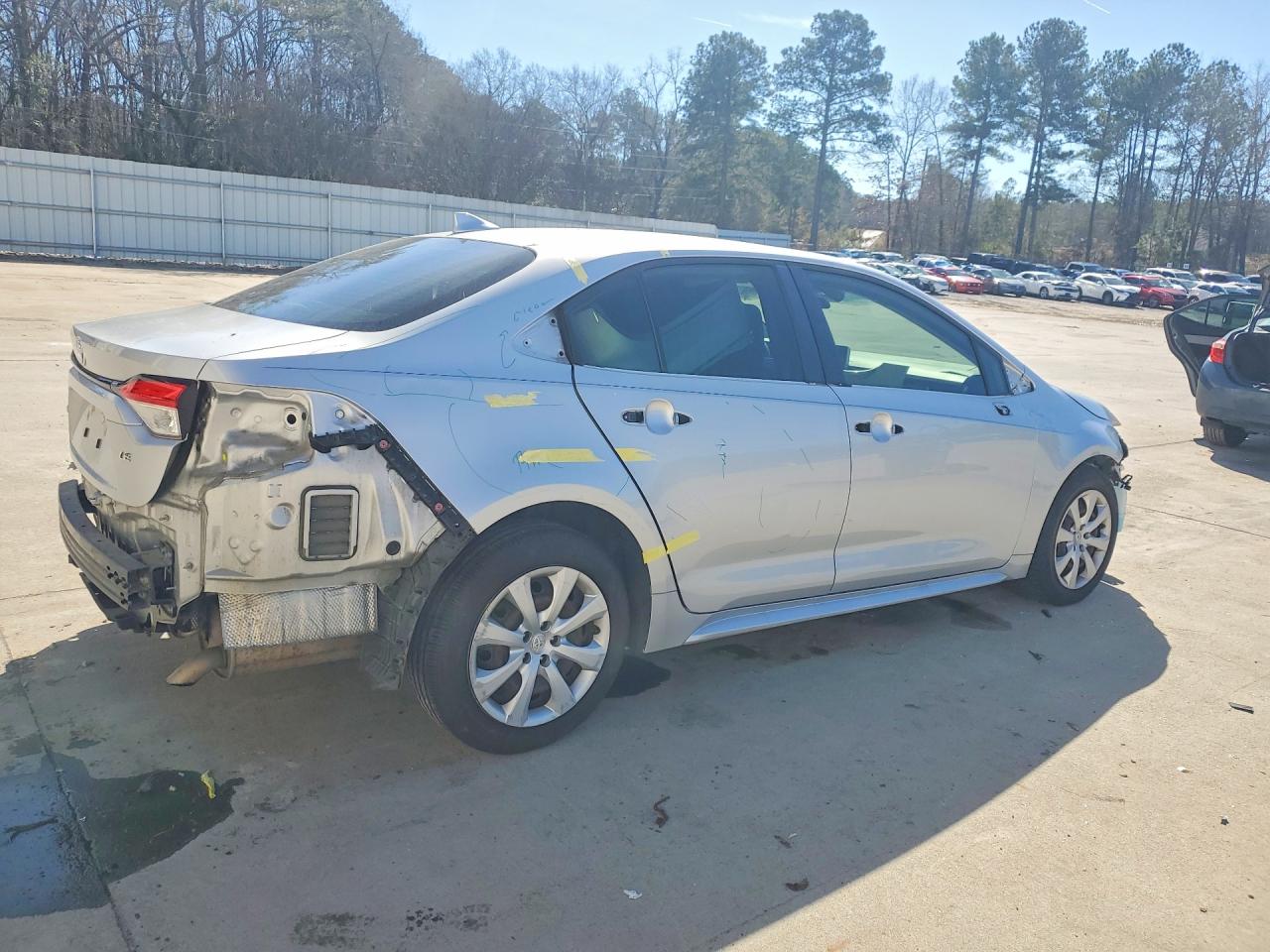 2021 TOYOTA COROLLA LE photo 3