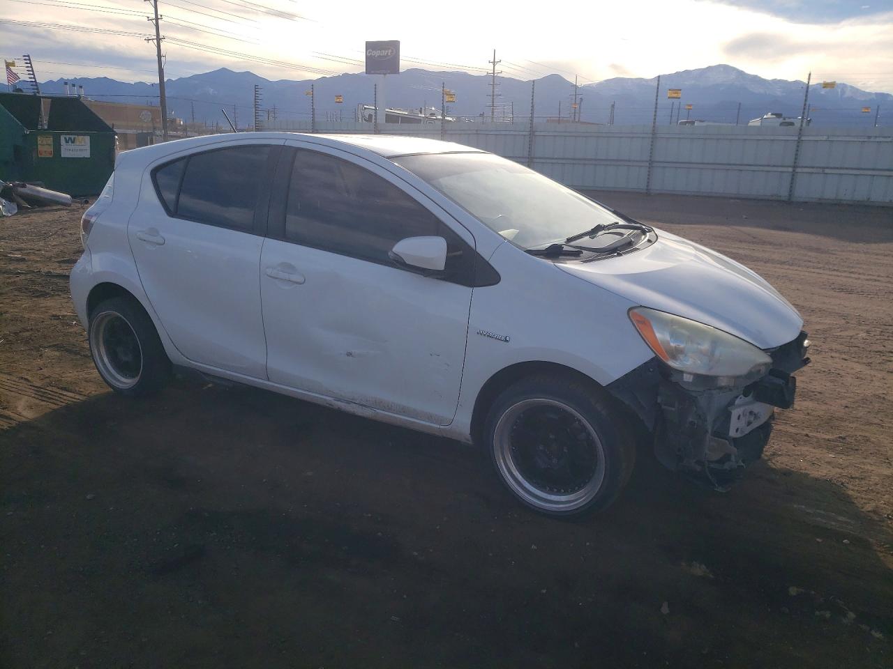 2013 TOYOTA PRIUS C photo 4