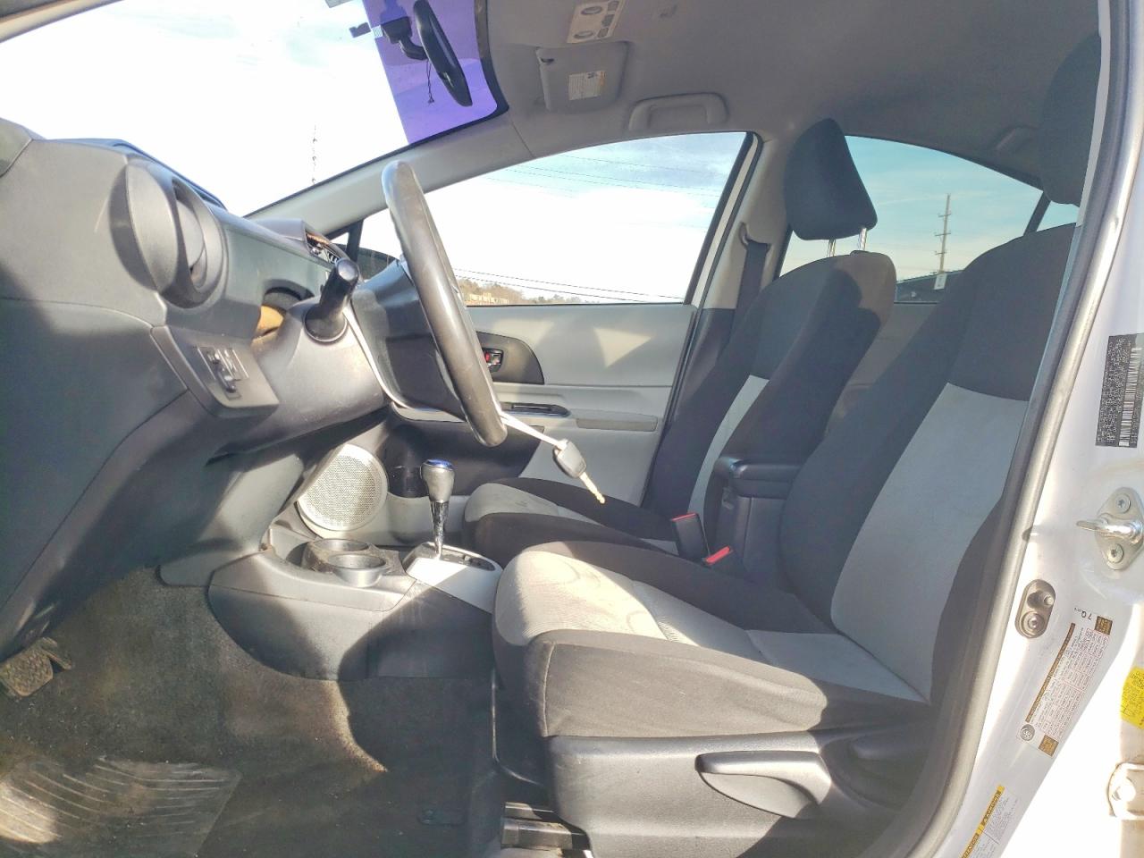 2013 TOYOTA PRIUS C photo 7