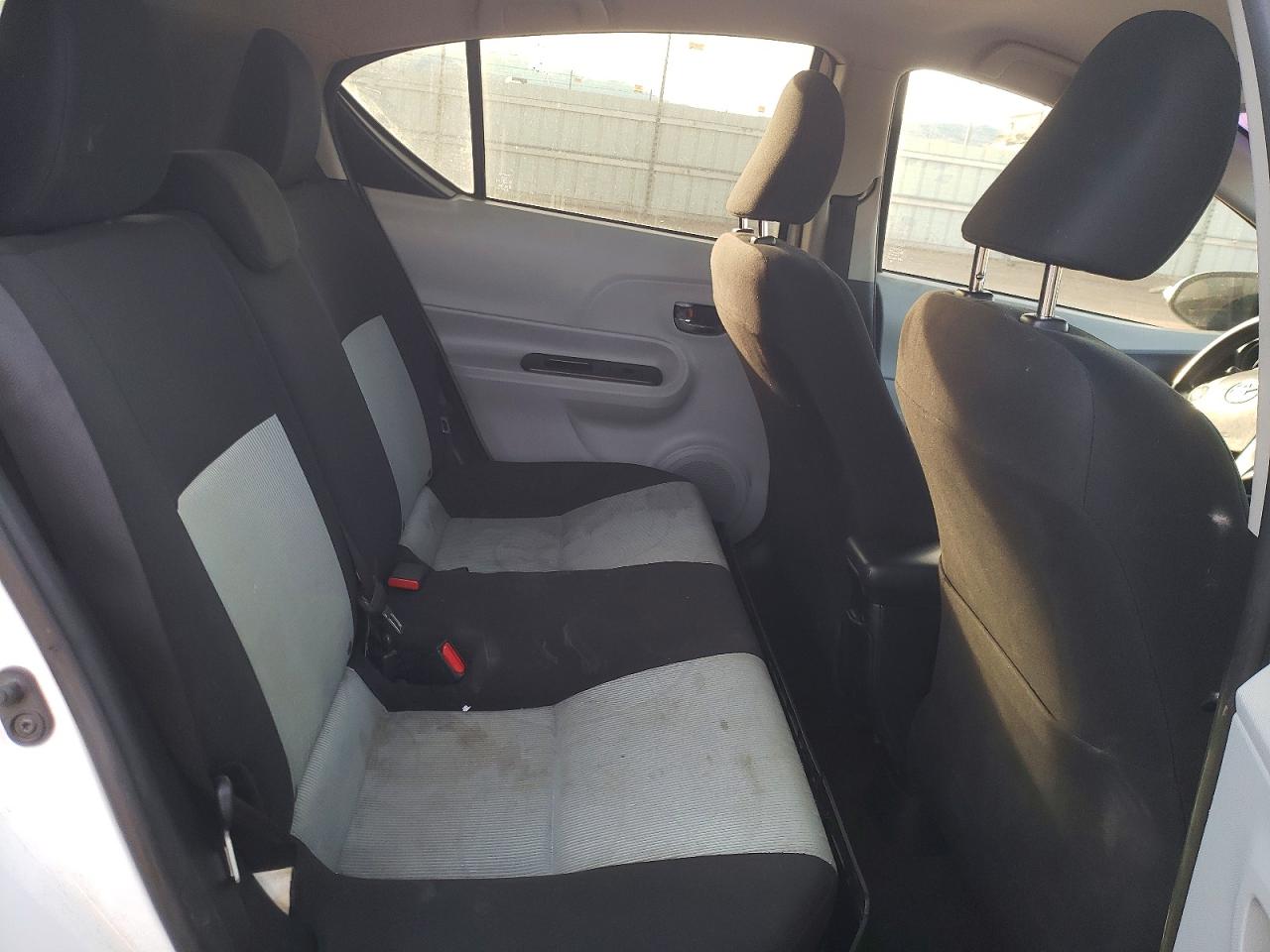 2013 TOYOTA PRIUS C photo 10