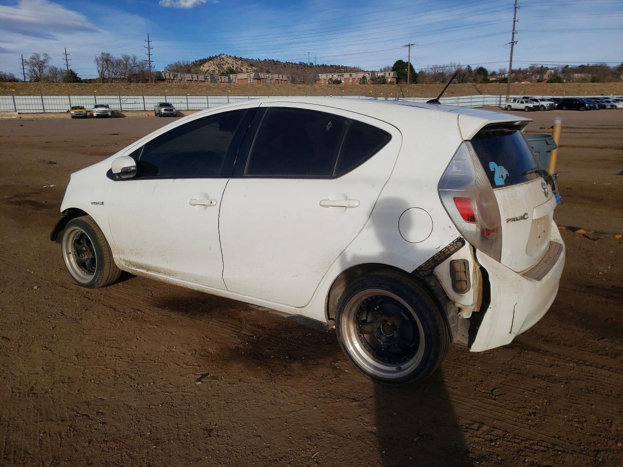 2013 TOYOTA PRIUS C photo 2