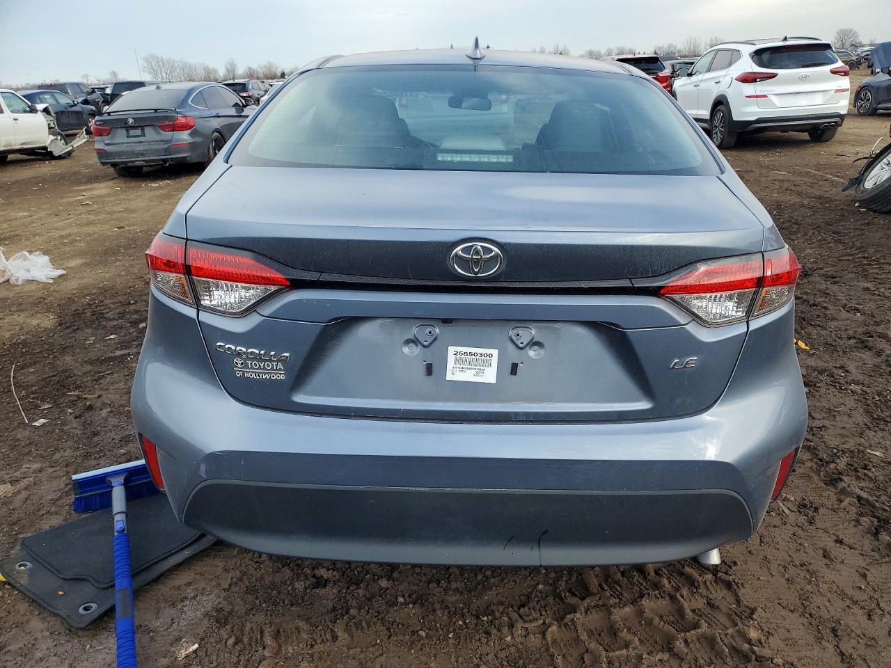 2025 TOYOTA COROLLA LE photo 6