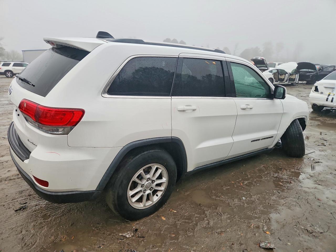 2019 JEEP GRAND CHEROKEE LAREDO photo 3