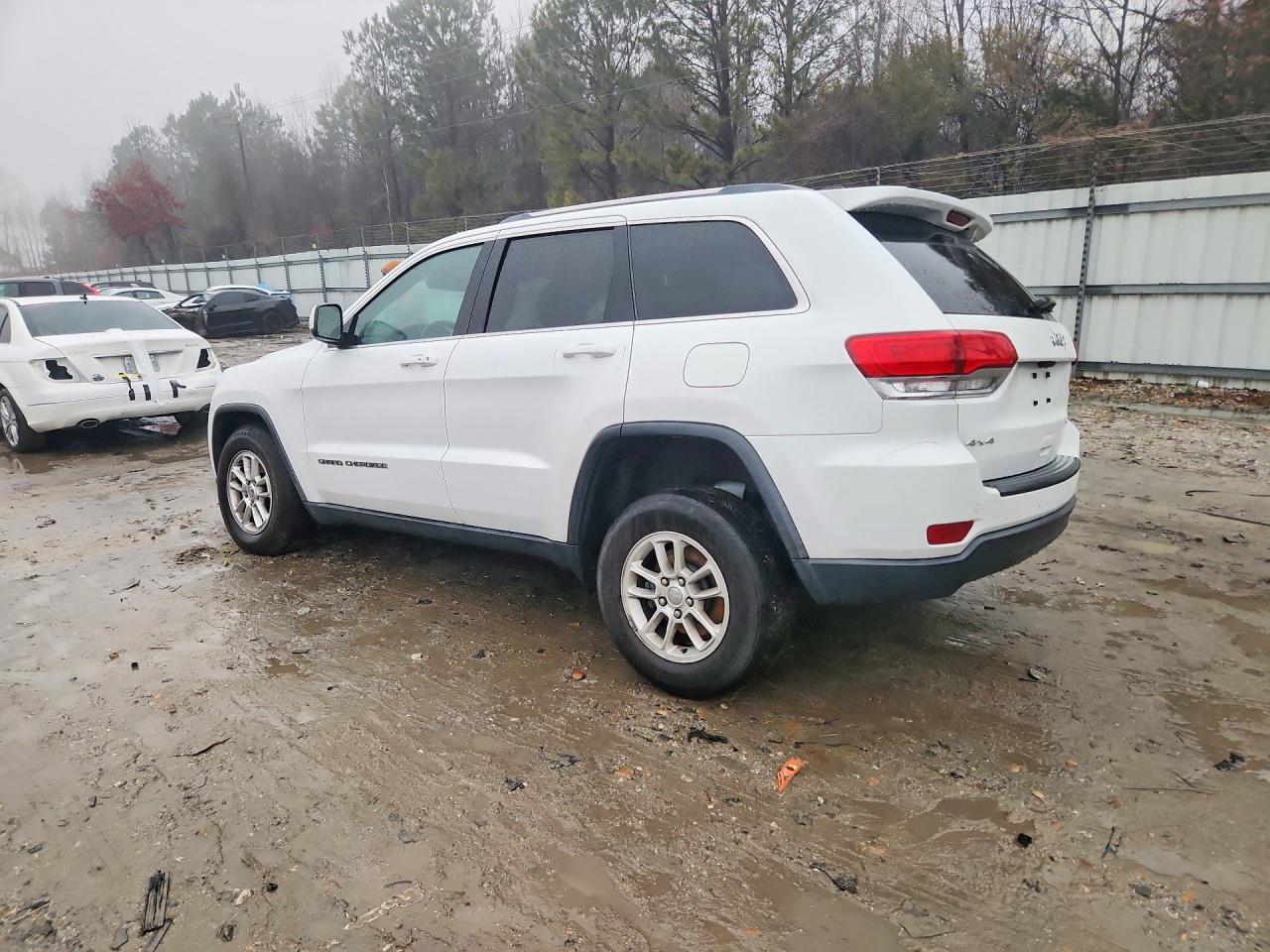 2019 JEEP GRAND CHEROKEE LAREDO photo 2