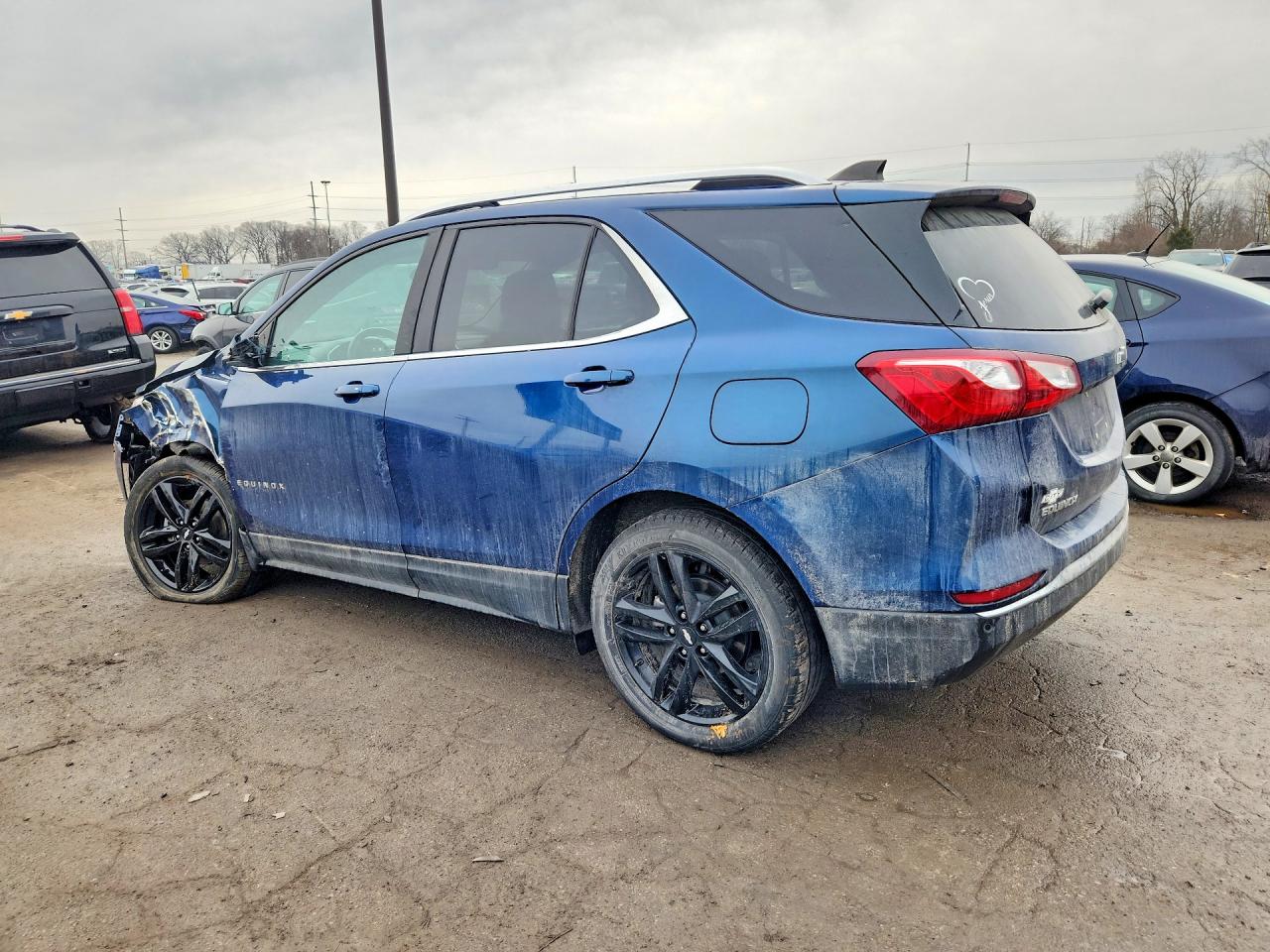 2021 CHEVROLET EQUINOX LT photo 2