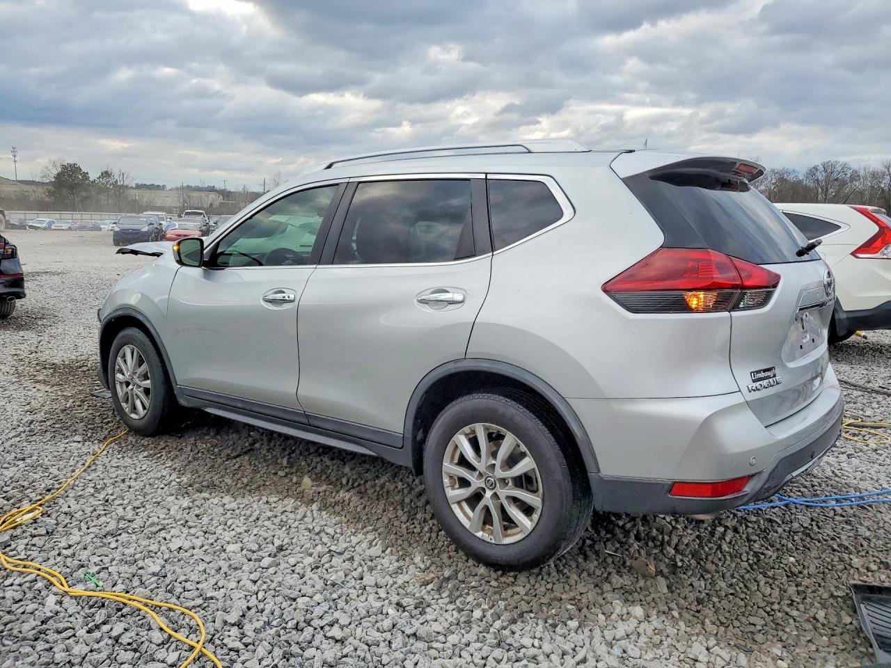 2020 NISSAN ROGUE SV photo 4