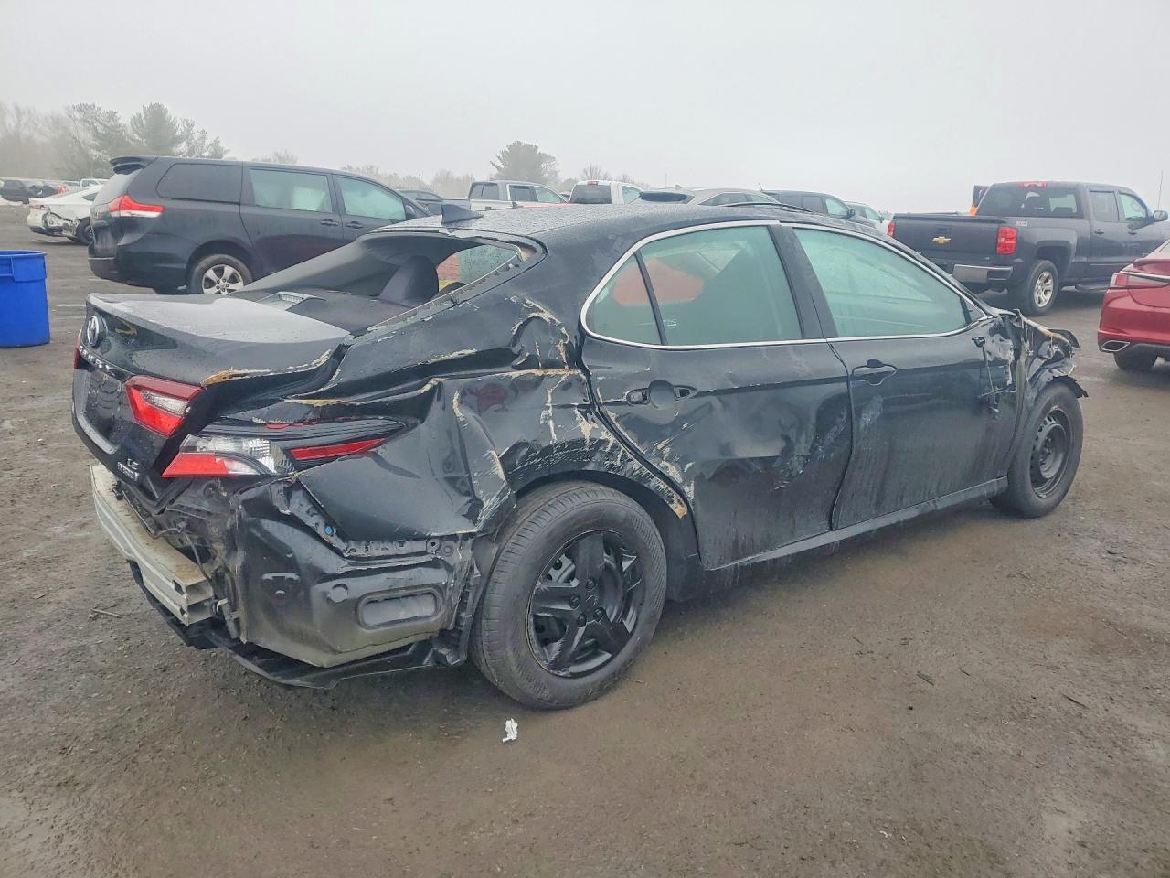 2021 TOYOTA CAMRY LE photo 3
