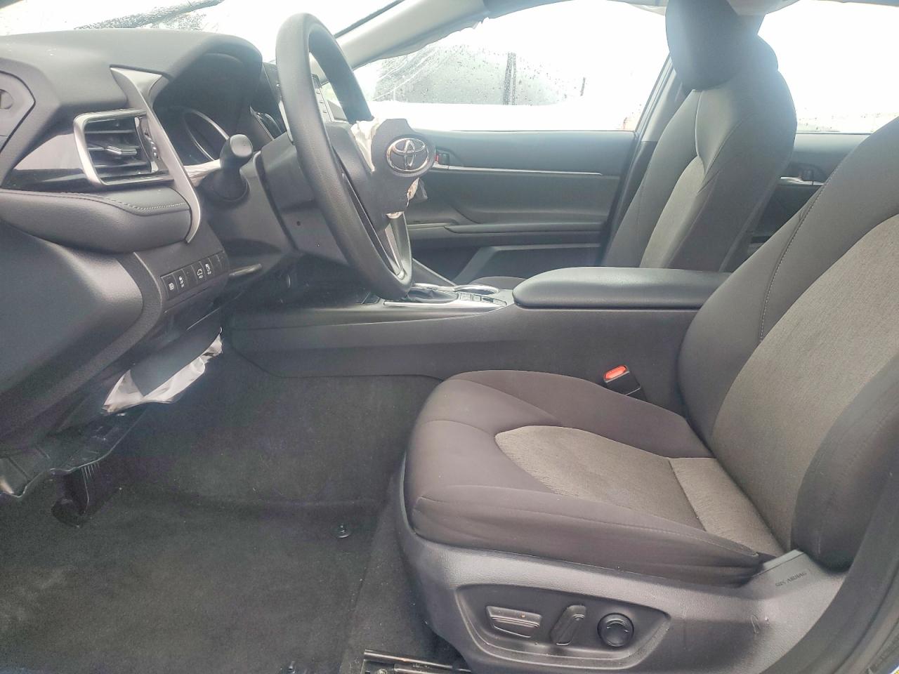 2021 TOYOTA CAMRY LE photo 7
